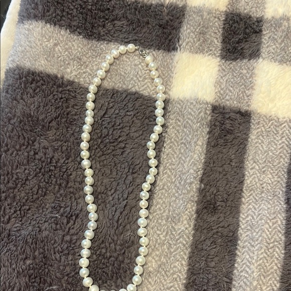 NWT Kurt Geiger White Pearl Jewelry Set - Picture 5 of 7